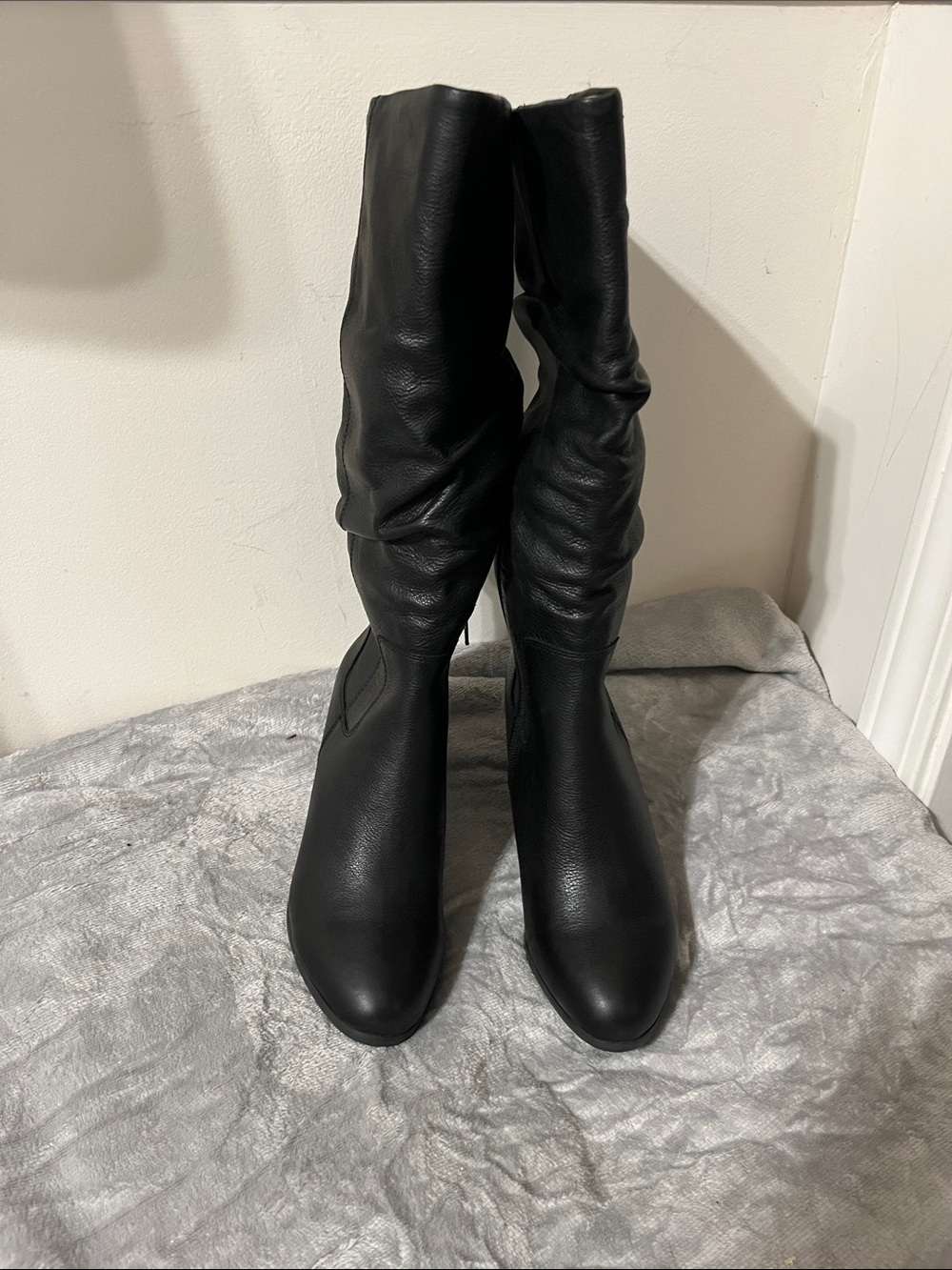 NWOB Vionic Lolita Slouchy Boots.  Size 9 Womens